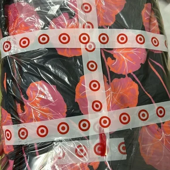 DVF Geranium Leaf 🍃 WeekenderBag 💼 Get AWAY🏃‍♀️in Style! Zip outside pocket - Picture 12 of 17